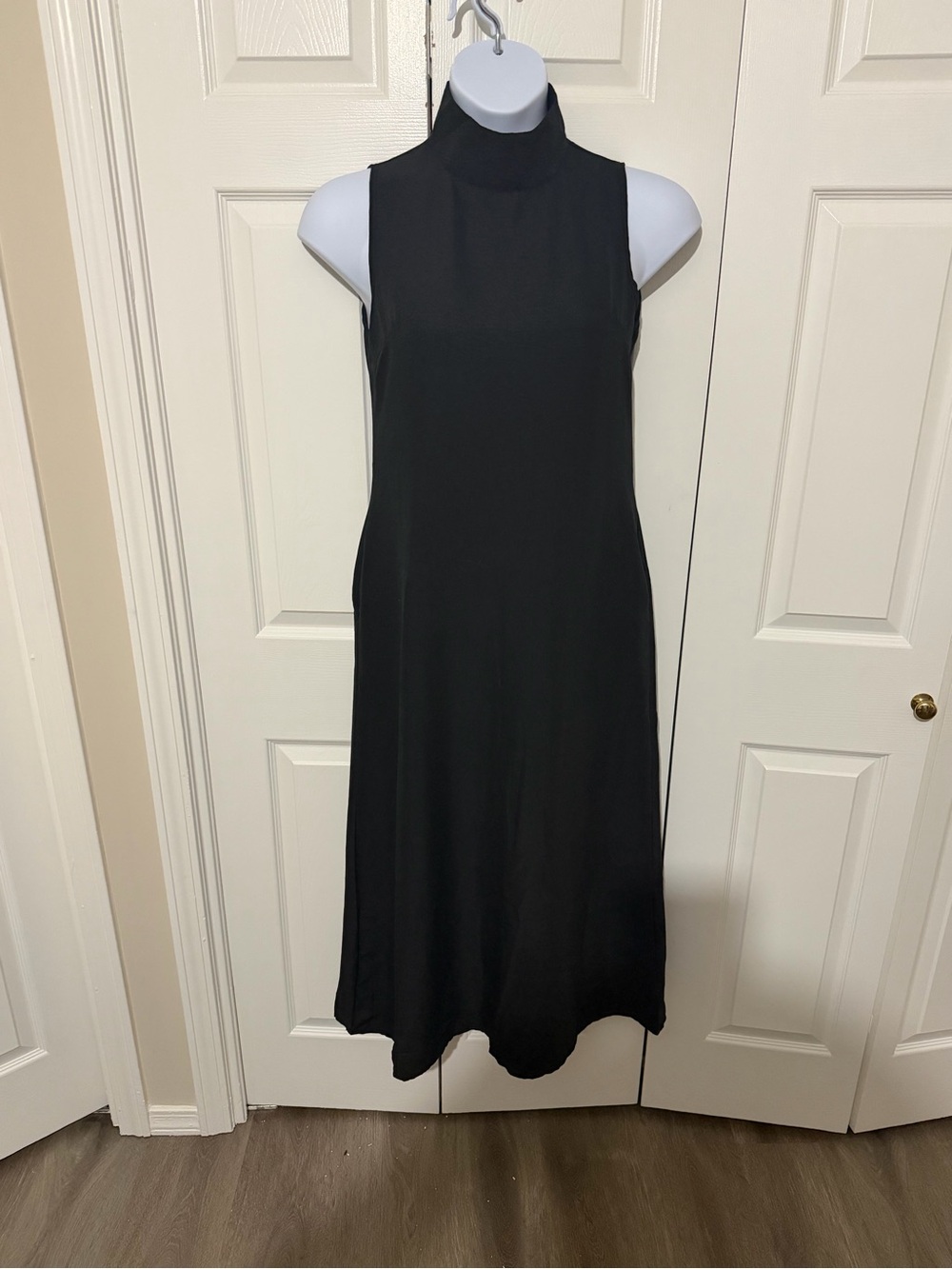 NWOT Sleeveless Black Mock-Neck Midi Dress M (6)